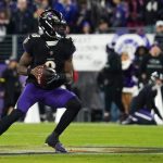 Lamar Jackson leaves SNF game vs. Patriots with injury