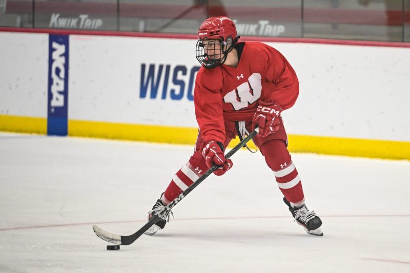 NCAA women’s hockey power rankings: This player gave Wisconsin a boost
